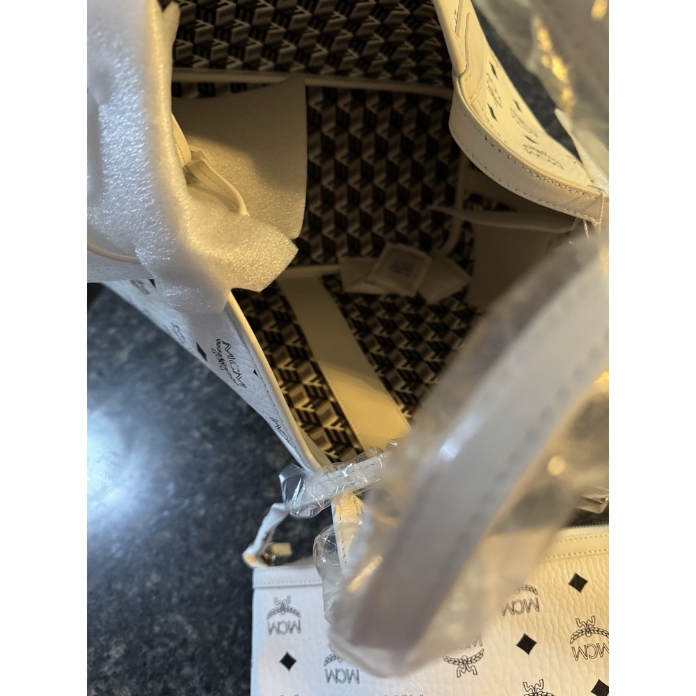 White Reversible MCM Liz Shopper In Medium Visetos - Picture 13 of 16